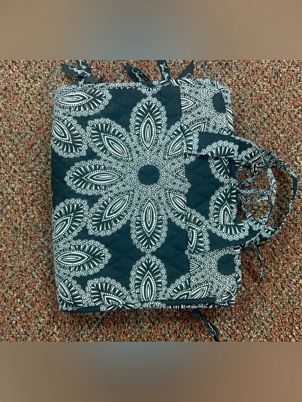 Vera Bradley hanging travel organizer in Blanco Bouquet